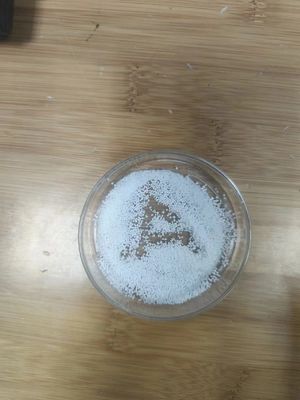 Bezwonny i kulisty, niepowlekany 93% maślan sodu dla akwakultury